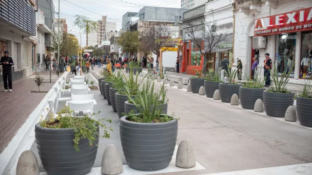Con la presencia del gobernador Martín Llaryora quedó inaugurado el Centro Comercial a Cielo Abierto