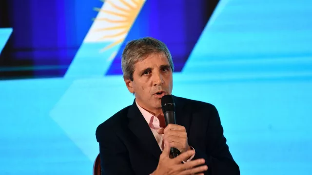 Caputo contundente: el “peso fuerte” llegó para quedarse (no esperen un dólar de $ 1.200, le dijo a los empresarios)