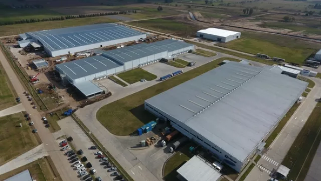 Con $1.000 M Visuar inauguró la planta de heladeras Samsung