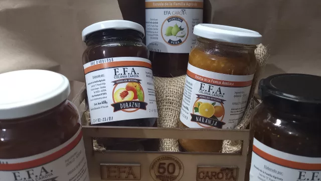 De Caroya a Bariloche: una escuela local aumenta la producción de conservas y dulces (y las coloca en ciudades de turismo “caliente”)