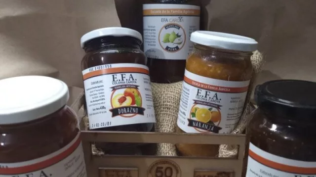 De Caroya a Bariloche: una escuela local aumenta la producción de conservas y dulces (y las coloca en ciudades de turismo “caliente”)