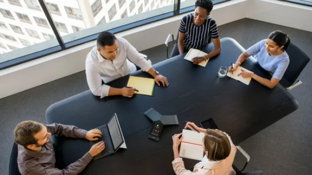 25 años para el teléfono de sala de reuniones