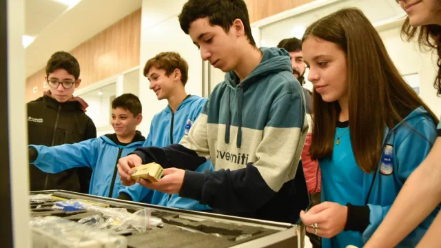 Un día toditos los chicos se convirtieron en… tecnológicos (Llaryora inauguró una Escuela ProA en Villa General Belgrano)