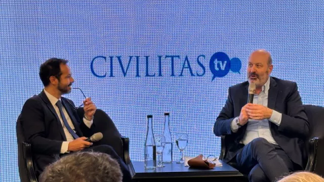 “Hay que ganar la batalla cultural”: Sturtzenegger desglosó 5 verdades que son mentira (qué dijo “el gigante” en su paso por Córdoba)