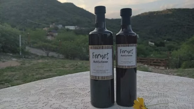 Sobre: En la capital del fernet, La Serranita tiene su propia creación (se llama Autóctono y buscará competir con los N°1)