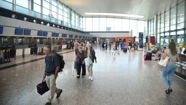 El paro de este jueves le rompe los planes de vuelo a 24.000 pasajeros (solo en Aerolíneas Argentinas que cancela 191 servicios)