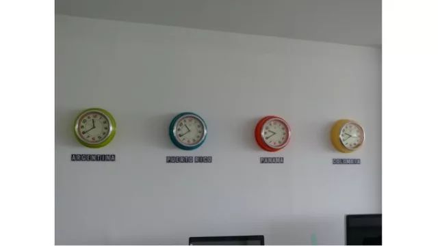 Los relojes marcan la hora en los países donde Casa Grande Interactive tiene oficinas, este cliente marcó el inicio de Circo.