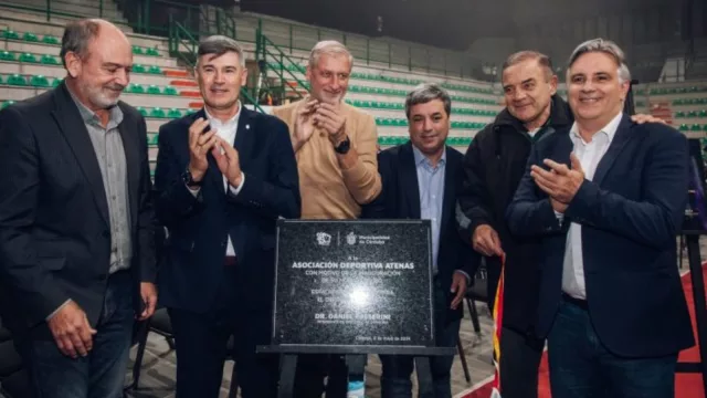 La ciudad tiene un nuevo estadio: Passerini y Llaryora visitaron la histórica y renovada sede de Atenas