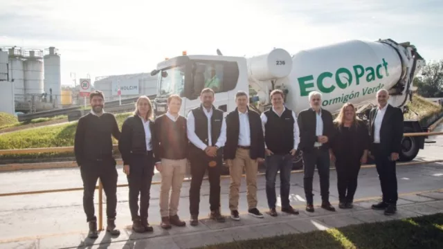 Passerini visitó Holcim, una planta sustentable que junto al Municipio impulsan la Economía Circular