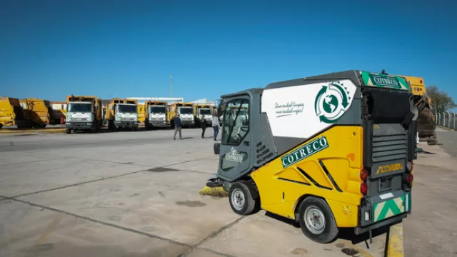 El nuevo predio tiene una extensión total de 40.000 m2. Aquí el playón donde descansa la flota, que opera en dos turnos: de 6AM a 2PM y de 8PM a 1AM.