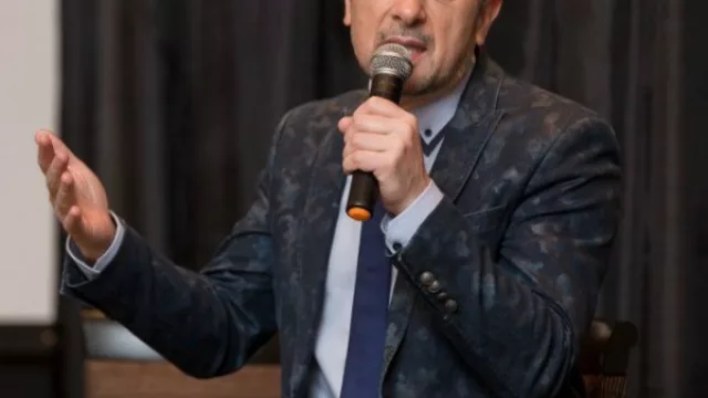 Claudio Cosano “el arquitecto de la alta costura argentina"