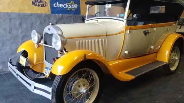 10 cosas que tenés que saber de la llegada de Milei a Córdoba (¿llega en este auto a la plaza San Martín?)