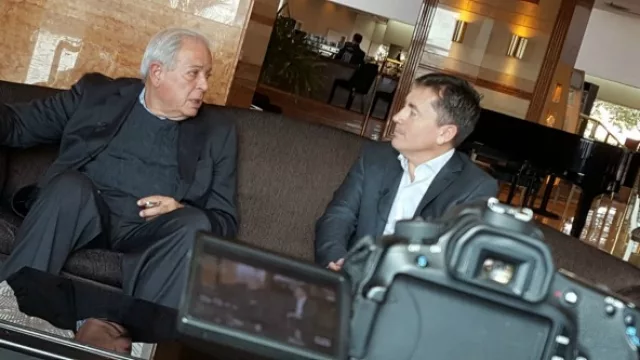 Alcalde Regalado, una consulta: ¿lo que se ve en House of Cards es la política norteamericana…