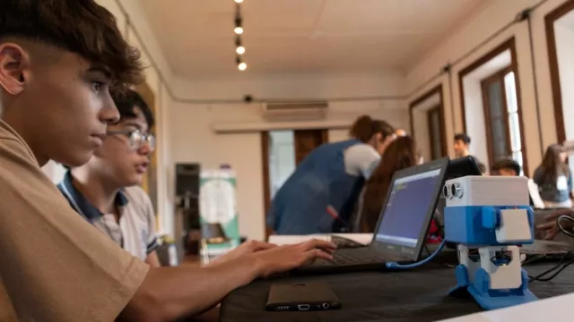 La secretaria de Desarrollo Económico, comercial e industrial lanzó un programa de capacitación para jóvenes (de Río Cuarto)