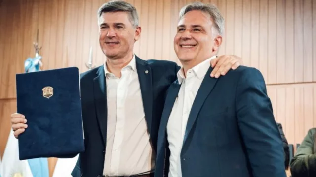 Passerini y Llaryora firmaron el contrato de obra del altonivel que conectará Valle Escondido con la Avenida Ejército Argentino