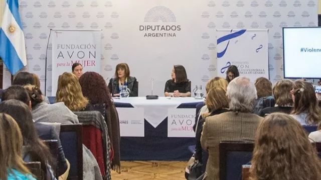 Avon alza la voz: licencia por violencia de género a sus empleadas