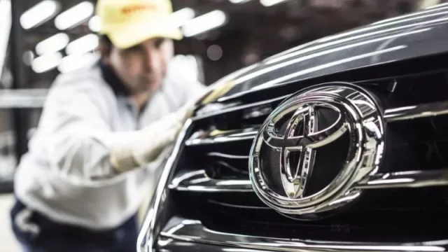 La venta de 0K mejoró en abril (sobre mayo), pero acumula una caída del 22% (Toyota lidera con comodidad en las marcas)