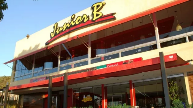 Junior B pisa fuerte en Argentina Franquicias