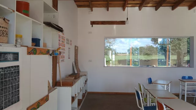 Colonia Caroya : lana de oveja, botellas pet y madera, los materiales para construir su propia escuela (un proyecto triple impacto que ya se hizo realidad)