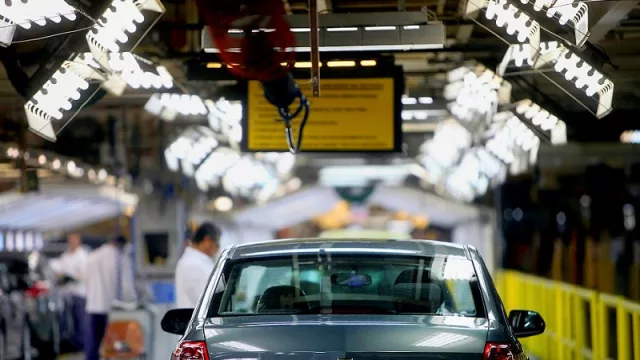 La producción de autos cayó en mayo, pero las terminales ven un cambio de tendencia