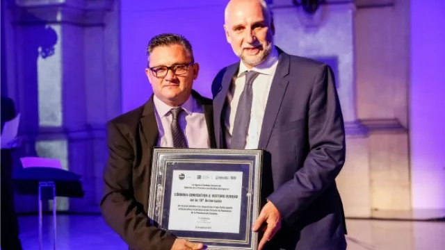 La Agencia Córdoba Turismo entregó una placa conmemorativa por el 10mo aniversario del Córdoba Bureau