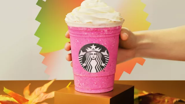 Retro Pink, la nueva bebida de Starbucks para esta temporada llega a Córdoba (crema, vainilla y Dragon Fruit en su interior)