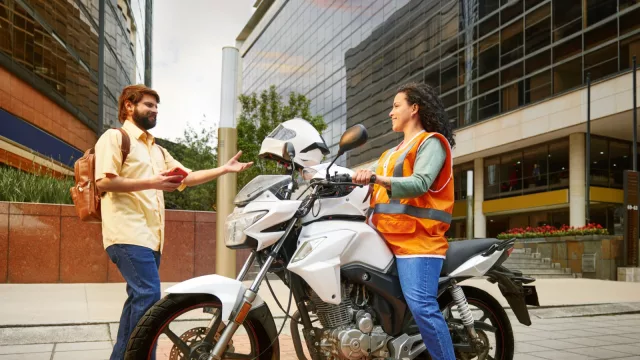 Uber y Cabify ya no están solos: llega DiDi, la plataforma de movilidad que permite negociar el precio con el chofer