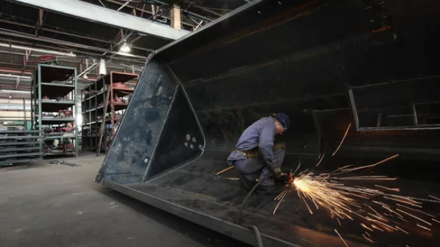 La empresa tiene más de 500 empleados. Actualmente tiene problemas para conseguir mano de obra especializada.