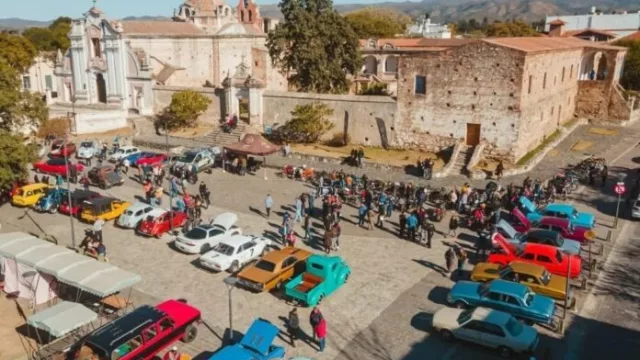 250 vehículos antiguos recorrerán Alta Gracia (en la 10° Edición de la “Vuelta por las Rutas  del Che”)