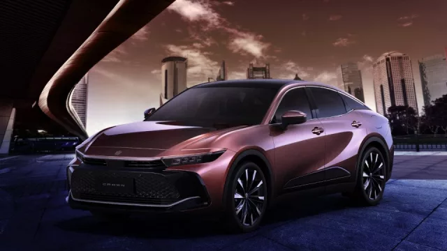 Siempre aparece un pelo en el huevo: sobre la llegada del Toyota Crown, dice…