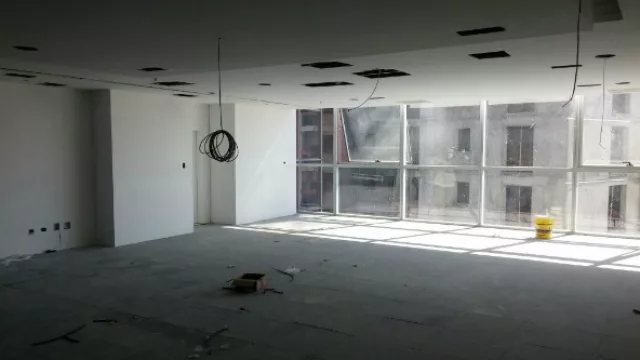 Jorge Petrone prepara su vuelta. Se hizo diseñar una oficina de 200m2 en el tercer piso del módulo comercial de Ciudad Gama