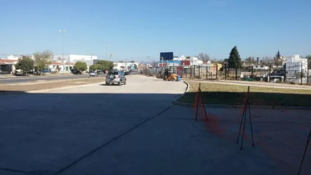 La desarrollista está trabajando para agregar una mano más a la Av. Colón y que desemboca en una rotonda que da acceso directo a la calle Deán Funes.
