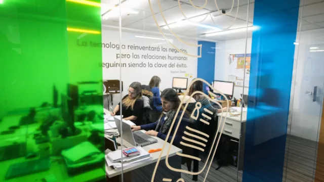 Las renovadas oficinas del 8vo piso de avenida Colon 778. 