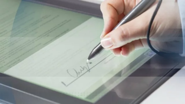 Firma digital, uno de los servicios que ofrece Lakaut.