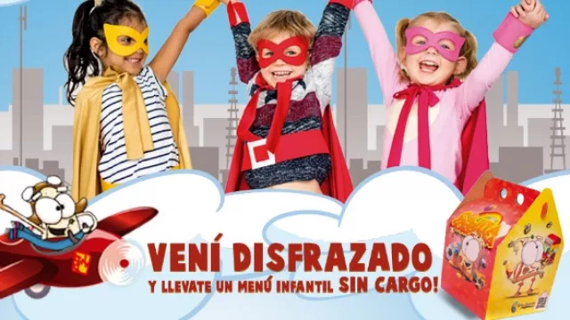 En su día, Junior B le regala el menú infantil a los niños disfrazados de súper héroes