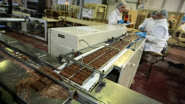 Georgalos produce marcas propias. Además, a fazón, para otras marcas y supermercados.