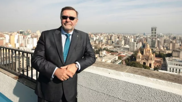 A partir del 24 de agosto, comienzan los vuelos comerciales: Montevideo, Córdoba, Montevideo.