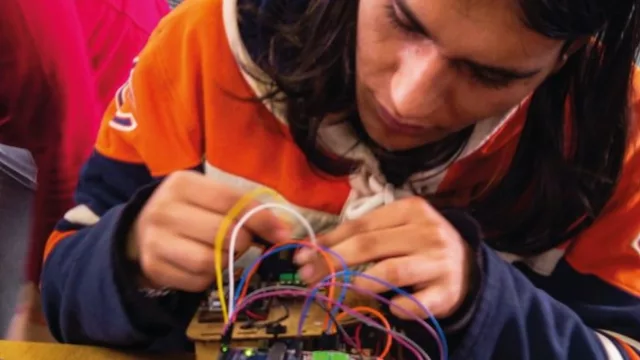 Parque Educativo Estación Flores: junto a la Universidad Nacional de Córdoba se realizó un taller de robótica y programación