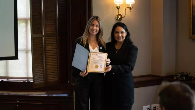 Evelyn Tucci y Roselín Cabrales en el IV Congreso Mundial de Mujeres Líderes
