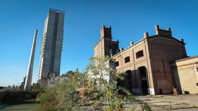 Los propietarios reclamaron frente al proyecto que ya tendría que estar terminado.