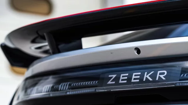 Llega a LatAm una marca de autos premium que le dará pelea a Tesla, Mercedes, BMW y AUDI (InfoNegocios se fue a China para conocerla)