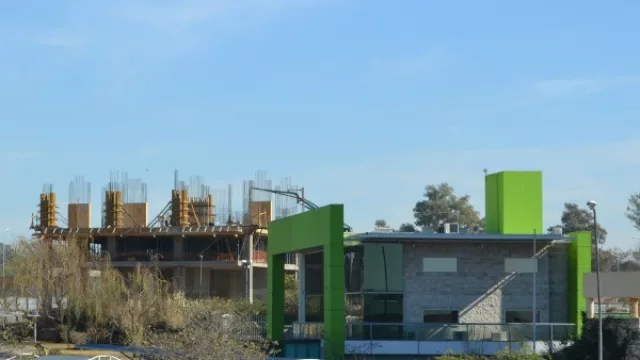 Love entra en "Modo Ajuste": reprograma plazos, cambia de administrador y busca seducir a "inversionistas-socios"