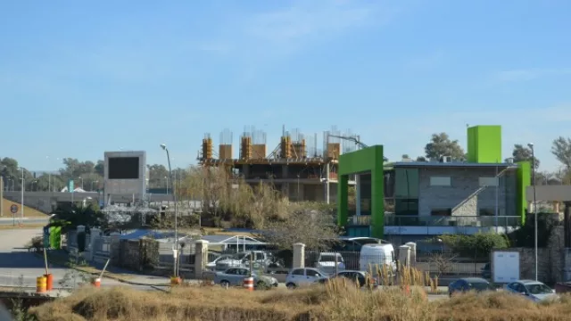 La obra de la primera torre está en marcha. Prometen entregarla en diciembre de 2019.