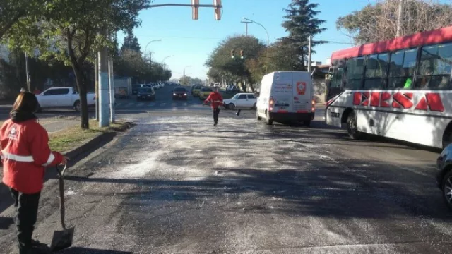 La Municipalidad continúa utilizando sal en las calles congeladas