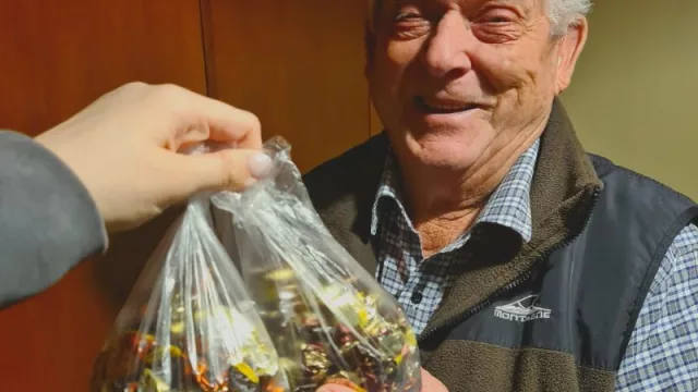 En el Día del Abuelo, Arcor comparte una linda historia (un abuelo, un caramelo y un recuerdo tatuado) relacionada con sus caramelos Butter Toffees