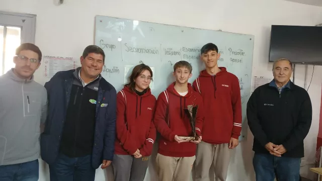 Los alumnos de la EFA de Colonia Caroya ganaron otra vez el Desafío Comag (investigaron  sobre el impacto del  aceite de  cáñamo)