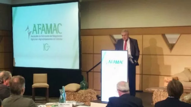 A los que se quejan que no encuentran mano de obra, les dice...