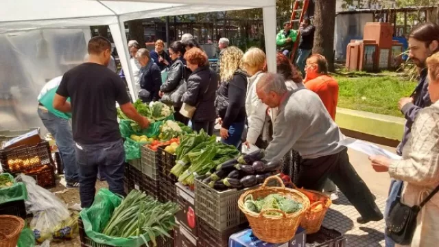 El Mercado en Tu Barrio te permite pagar en efectivo o débito.