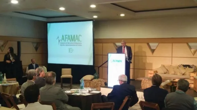 Fabricantes de maquinaria agrícola dicen que no consiguen mano de obra "porque algunos se acostumbraron a los subsidios"