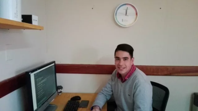 Elías Salomón es el programador y desarrollador de la agencia